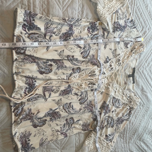 Bundle 2 White House Black Market Pink Lace Cold Shoulder Top & Lacy design. - Picture 13 of 14